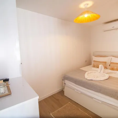 Wave Shadows House Oceanfront - Bottom Floor Appartement *